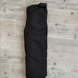 Kids snow pants size 6.